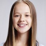 ฮอลลี่ เจ. บาร์เร็ตต์ (Holly J. Barrett)