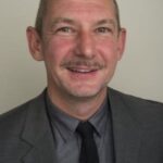 เอียน ฮาร์ท (Ian Hart)