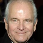 เอียน โฮล์ม (Ian Holm)