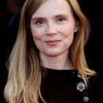 อิซาเบล การ์เร (Isabelle Carré)