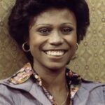 โจน พริงเกิล (Joan Pringle)