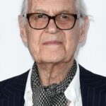 จอห์น สแตนดิ้ง (John Standing)