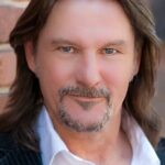 จอห์น เทนช์ (John Tench)