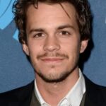 จอห์นนี่ ซิมมอนส์ (Johnny Simmons)