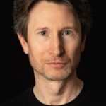 โจนาธาน อาริส (Jonathan Aris)