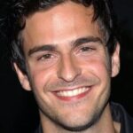 โจนาธาน เชอร์รี่ (Jonathan Cherry)