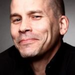 เจอาร์ เอสโพซิโต (JR Esposito)