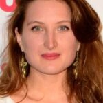 จูเลีย เปียตัน (Julia Piaton)