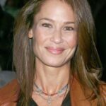 จูลี่ วอร์เนอร์ (Julie Warner)