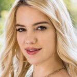 เคนน่า เจมส์ (Kenna James)