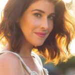 คริเซีย บาโฮส (Krizia Bajos)