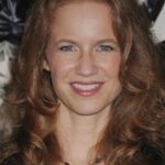 ลอร่า คายูเอ็ตต์ (Laura Cayouette)