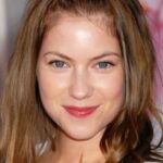 ลอร่า แรมซีย์ (Laura Ramsey)
