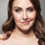 ลอเรน อดัมส์ (Lauren Adams)