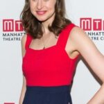 ลอเรน บลูเมนเฟลด์ (Lauren Blumenfeld)