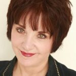 ลี การ์ลิงตัน (Lee Garlington)