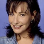 ไลลา เค็นเซิล (Leila Kenzle)