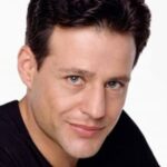 หลุยส์ แมนดิลอร์ (Louis Mandylor)