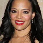 ลูน่า ลอเรน เวเลซ (Luna Lauren Velez)