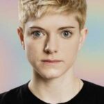 เมมาร์ติน (Mae Martin)