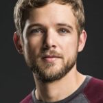 แม็กซ์ เธียริอ็อต (Max Thieriot)