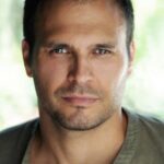 แม็กซิมิเลียน เด็คเกอร์ (Maximillian Decker)