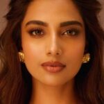 มีนากชี ชาวธารี (Meenakshi Chaudhary)