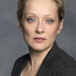 เม็ก โร (Meg Roe)