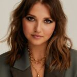 มิอา แม็คเคนน่า-บรูซ (Mia McKenna-Bruce)