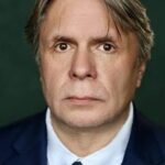 ไมเคิล วอร์เบอร์ตัน (Michael Warburton)