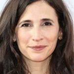 มิคาเอลา วัตกินส์ (Michaela Watkins)