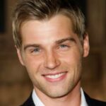 ไมค์ โวเกล (Mike Vogel)
