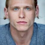 นิโคลัส โลแกน (Nicholas Logan)