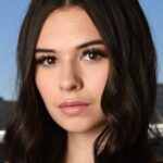 นิโคล เมนส์ (Nicole Maines)