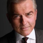 ไนเจล บาร์เบอร์ (Nigel Barber)