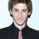 โนอาห์ ร็อบบินส์ (Noah Robbins)