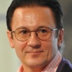 โอเล็ก เมนชิคอฟ (Oleg Menshikov)