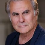 โอลิเวอร์ คอตตอน (Oliver Cotton)