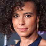 พาริซา ฟิตซ์-เฮนลีย์ (Parisa Fitz-Henley)