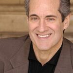 อาร์. มาร์ติน ไคลน์ (R. Martin Klein)