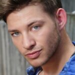 เรย์มอนด์ โรเบิร์ตส์ (Raymond Roberts)