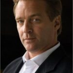 โรอาร์ค คริตช์โลว์ (Roark Critchlow)