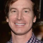ร็อบ ฮิวเบล (Rob Huebel)
