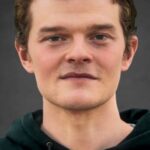 โรเบิร์ต อารามาโย (Robert Aramayo)