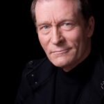 โรเบิร์ต โดนาวาน (Robert Donavan)