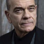 โรเบิร์ต ปิการ์โด (Robert Picardo)
