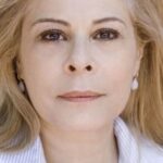 โรเบอร์ตา วัลลัค (Roberta Wallach)