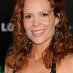 โรบิน ไลฟ์ลี่ (Robyn Lively)