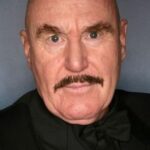 โรเจอร์ วอร์ด (Roger Ward)