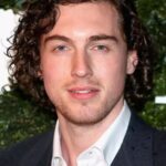 รอรี่ เฟล็ค-ไบรน์ (Rory Fleck-Byrne)